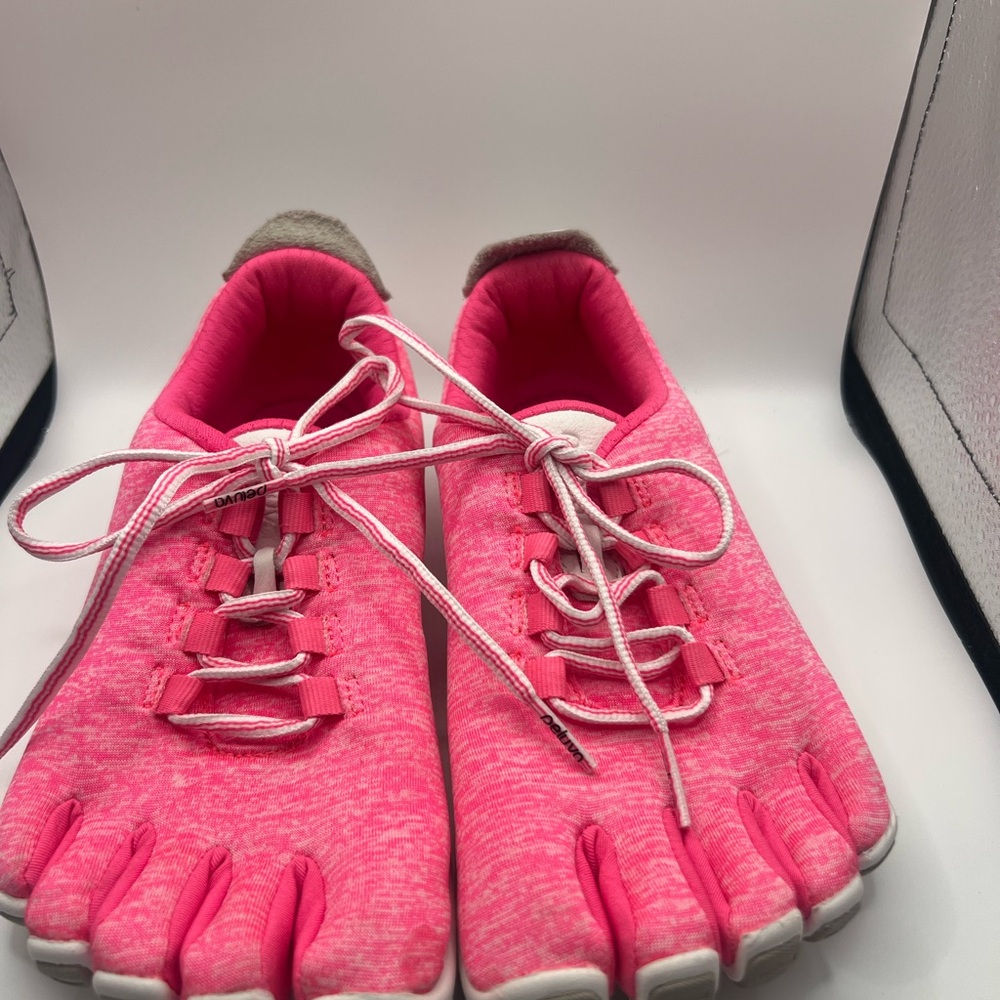 Women’s Pink Toe-Separating Athletic Sneakers